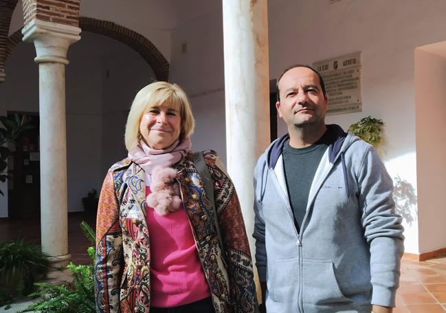 Javier Domingo Jaramillo y Gloria González tras el anuncio del premio