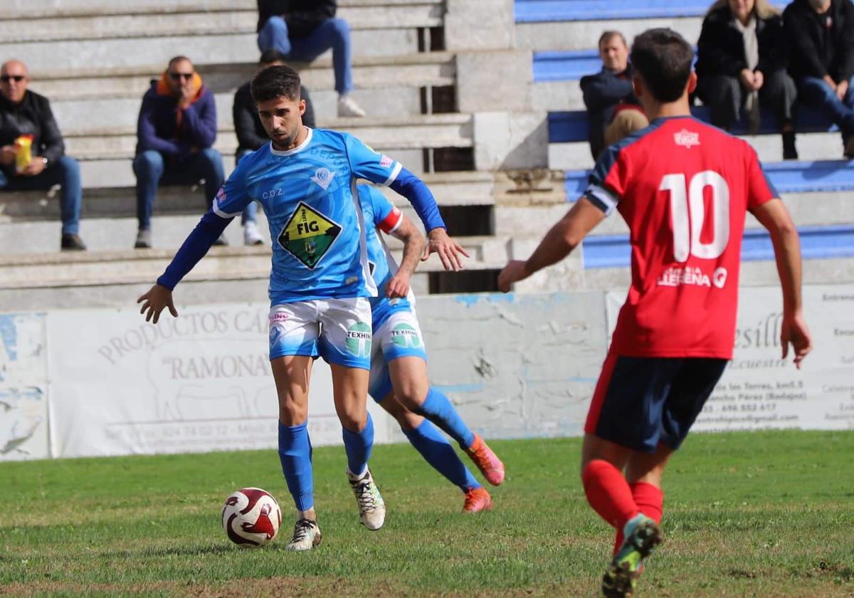 El Club Deportivo Zafra empata a tres con el CD Usagre en su último partido