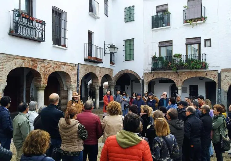 Unas Personas Conocen Secretos Y Curiosidades Del Patrimonio De Zafra Hoy