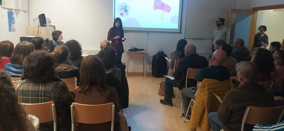 La EOI conmemoró el 25N con una charla sobre violencia de género a cargo de la colombiana Laura Bastet