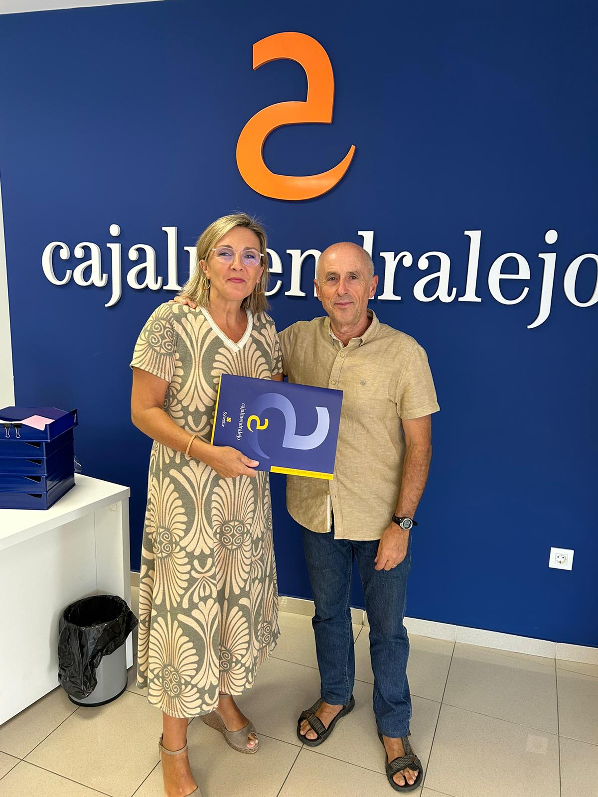 La Escuela Oficial de Idiomas ofrece 10 becas de estudio financiadas por Caja Almendralejo