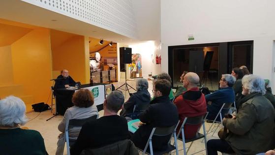 El profesor y escritor Carlos Taibo ofreció una charla sobre decrecimiento y colapso