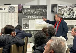 José Mª lama hizo un recorrido por la exposición