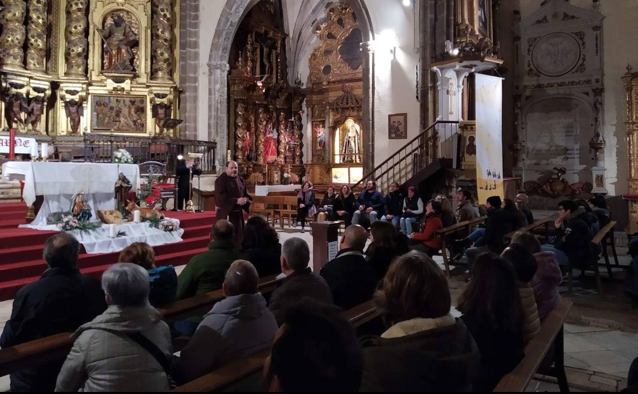 Unas 70 personas conocen los misterios, leyendas y curiosidades de la ciudad en la II Ruta Sacra