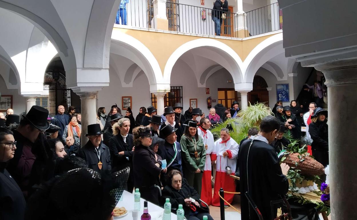 sEPELIO DE LA bELLOTA EN LA cASA DE LA cULTURA 