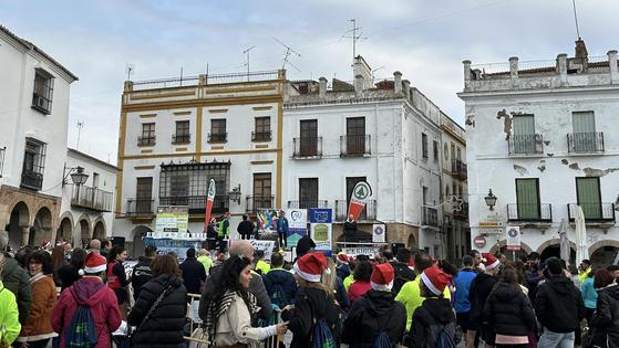 La III San Silvestre se desarrolló en un ambiente muy deportivo, festivo y solidario