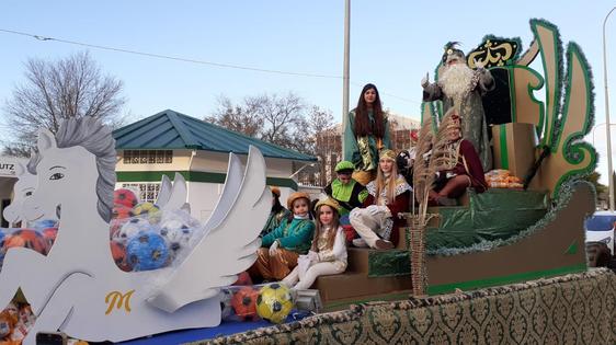 La Cabalgata de Reyes llenó de ilusión, magia y caramelos las calles