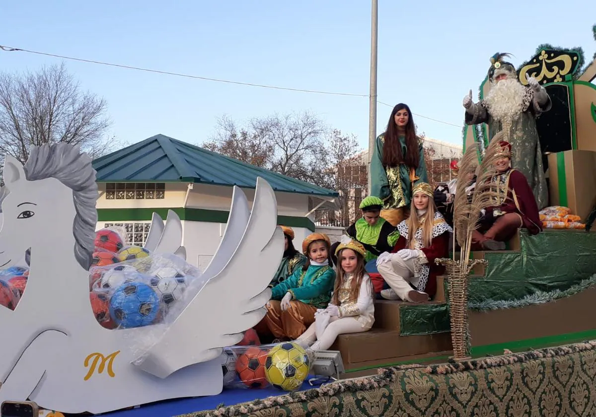 La Cabalgata de Reyes llenó de ilusión, magia y caramelos las calles
