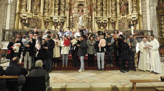 Los niños y niñas bautizados en 2023 fueron presentados en La Candelaria