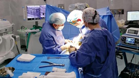 Las áreas de salud de Llerena-Zafra y Badajoz se alían en el ámbito de la traumatología y la neurocirugía
