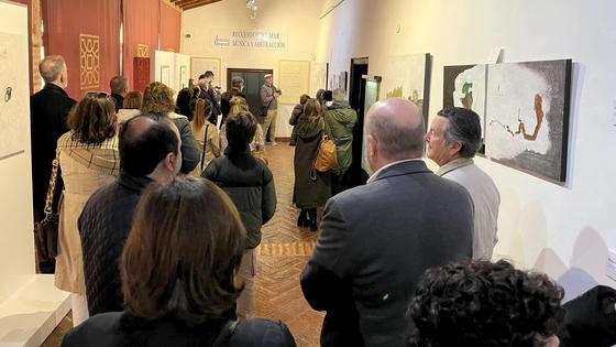 Abierta en el Museo de Santa Clara la exposición 'Recuerdos del Mar. Música y Abstracción', de Gonzalo Alamrazz