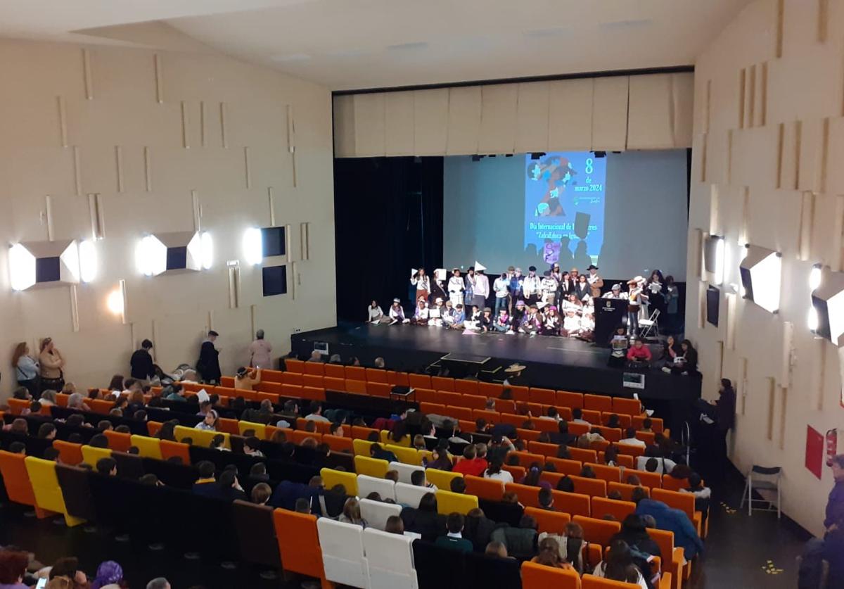 Algunos participantes durante el acto