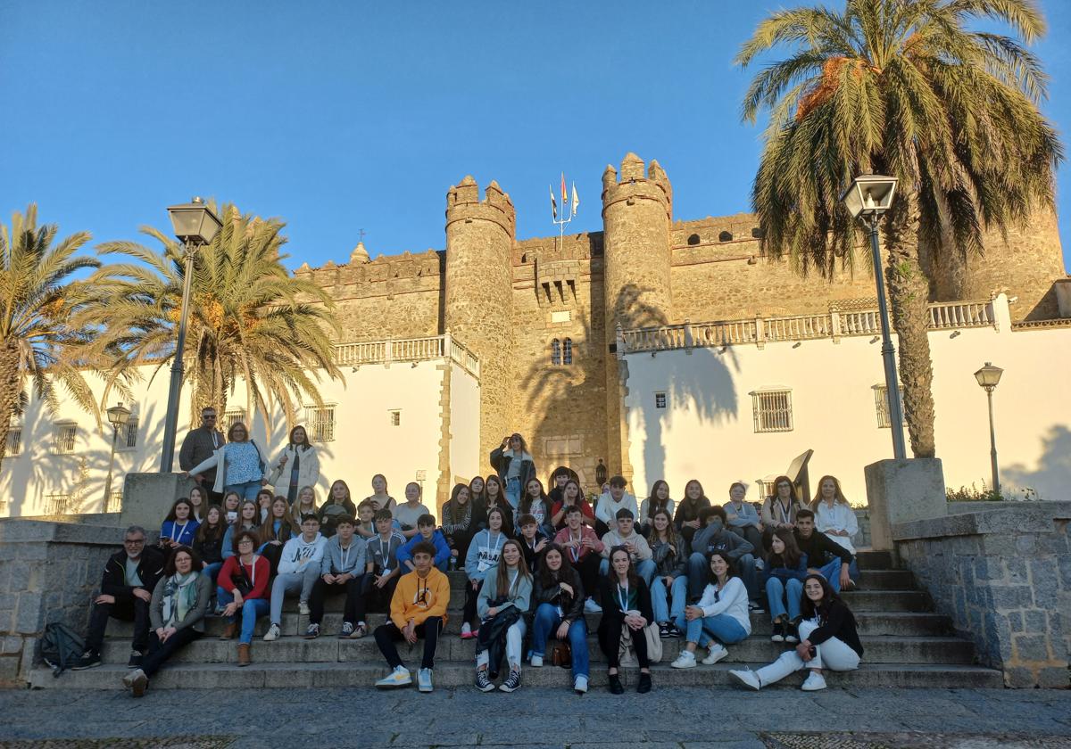 el alumnado participante en el proyecto junto a sus profesores en Zafra