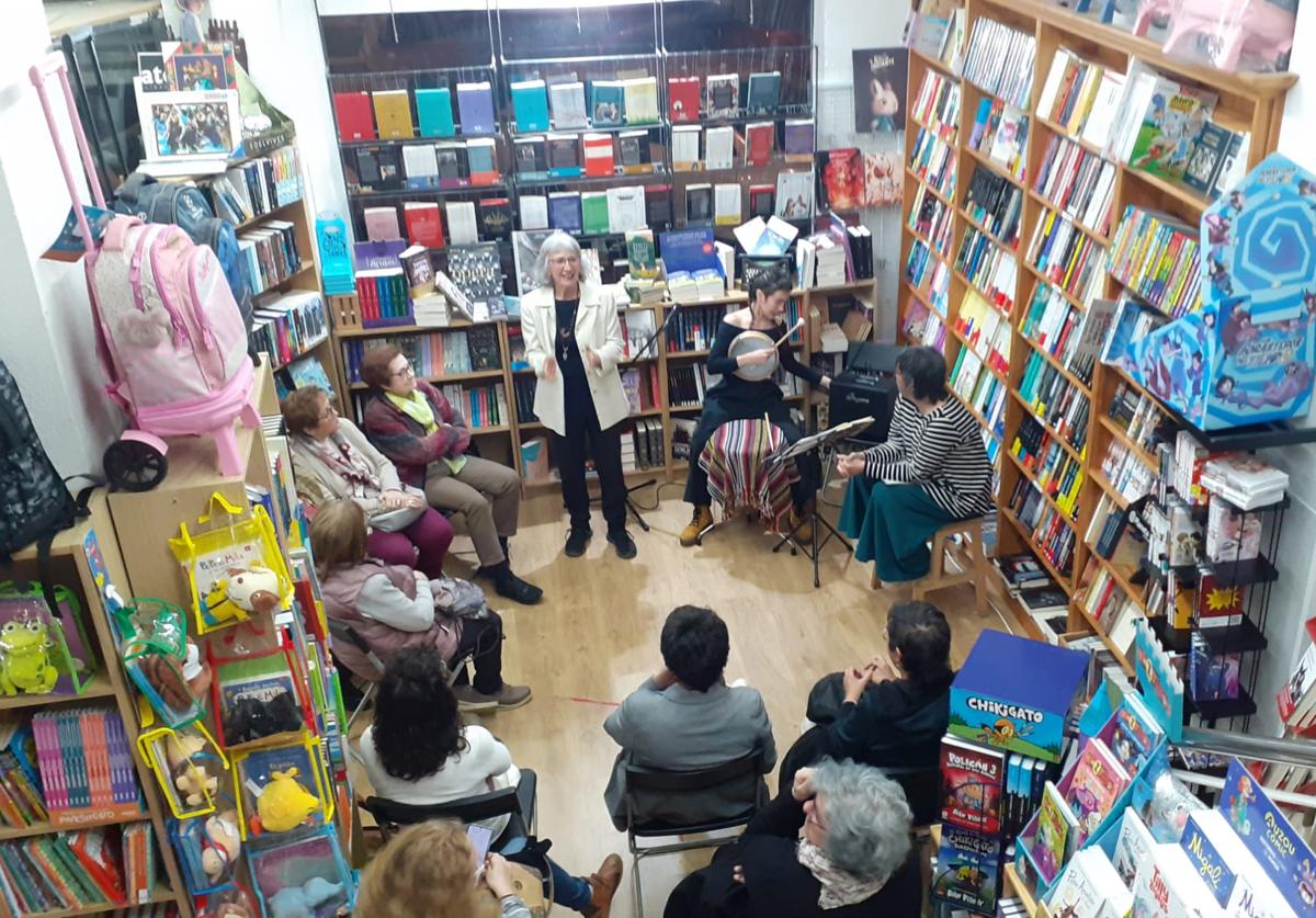 Celebración del Día de la Poesía en Atenea