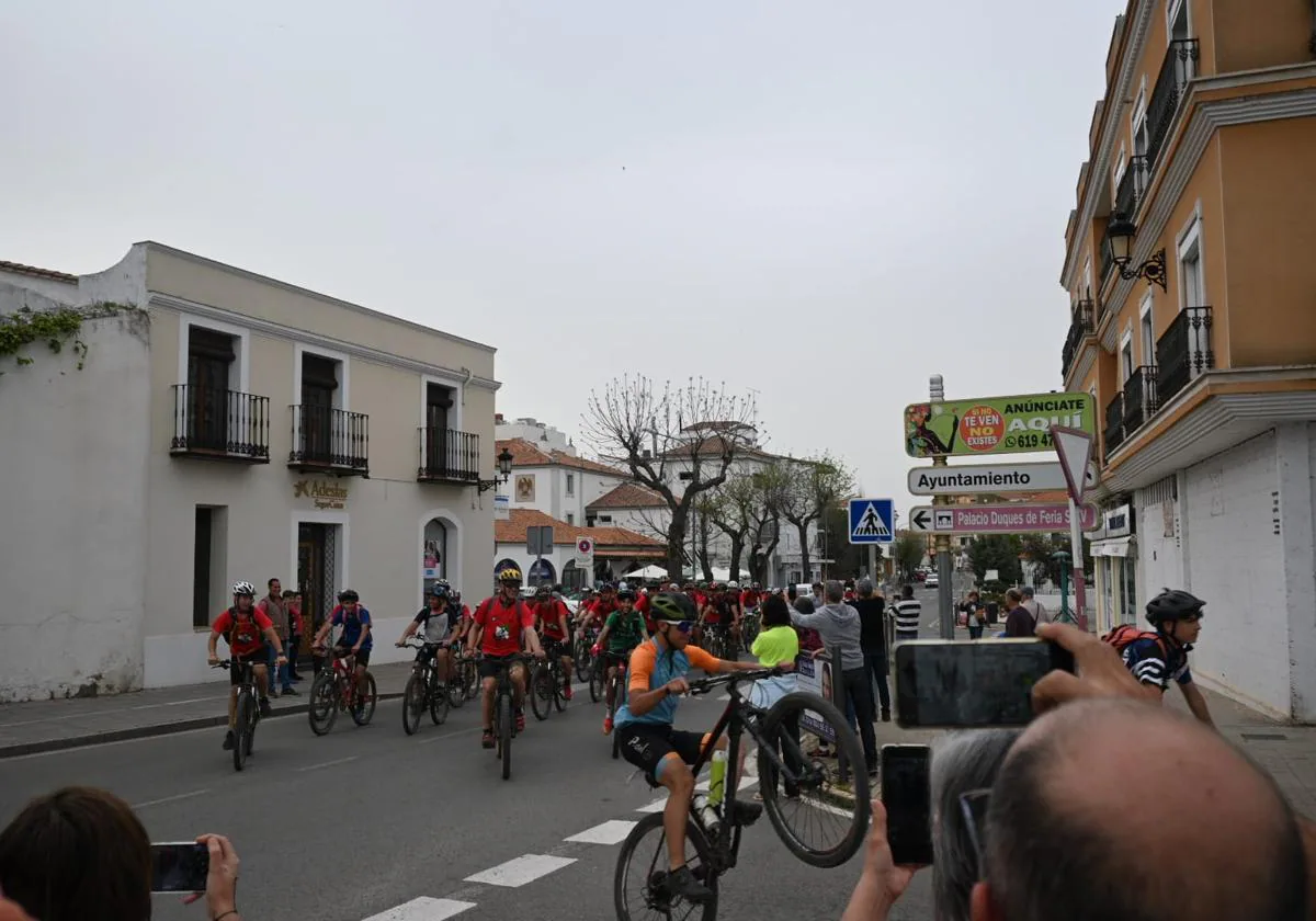 Llegada de los ciclistas a Zafra