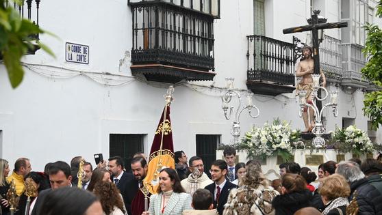 La procesión de El Resucitado cerró una Semana Santa pasada por agua