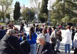 Celebración del Día de la Concienciación del Aytismo en la Plaza de España