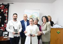 Entrega de premios a los ganadores de ambos concursos