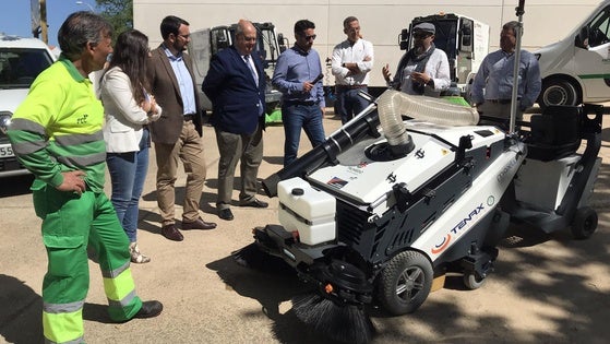 Tecnología punta para limpiar las calles: Barredora, triciclos y carros eléctricos y silenciosos