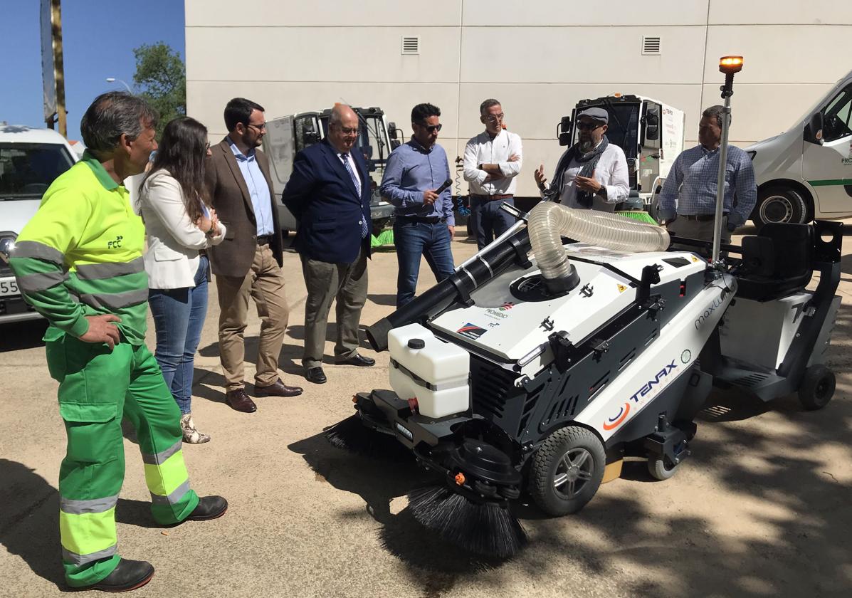 Tecnología punta para limpiar las calles: Barredora, triciclos y carros eléctricos y silenciosos