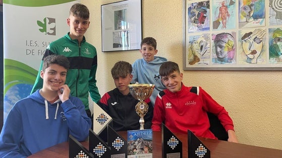 El equipo del IES Suárez de Figueroa subcampeón en el IX Campeonato de España de Ajedrez de Centros Escolares