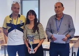 Pikar recogiendo su trofeo