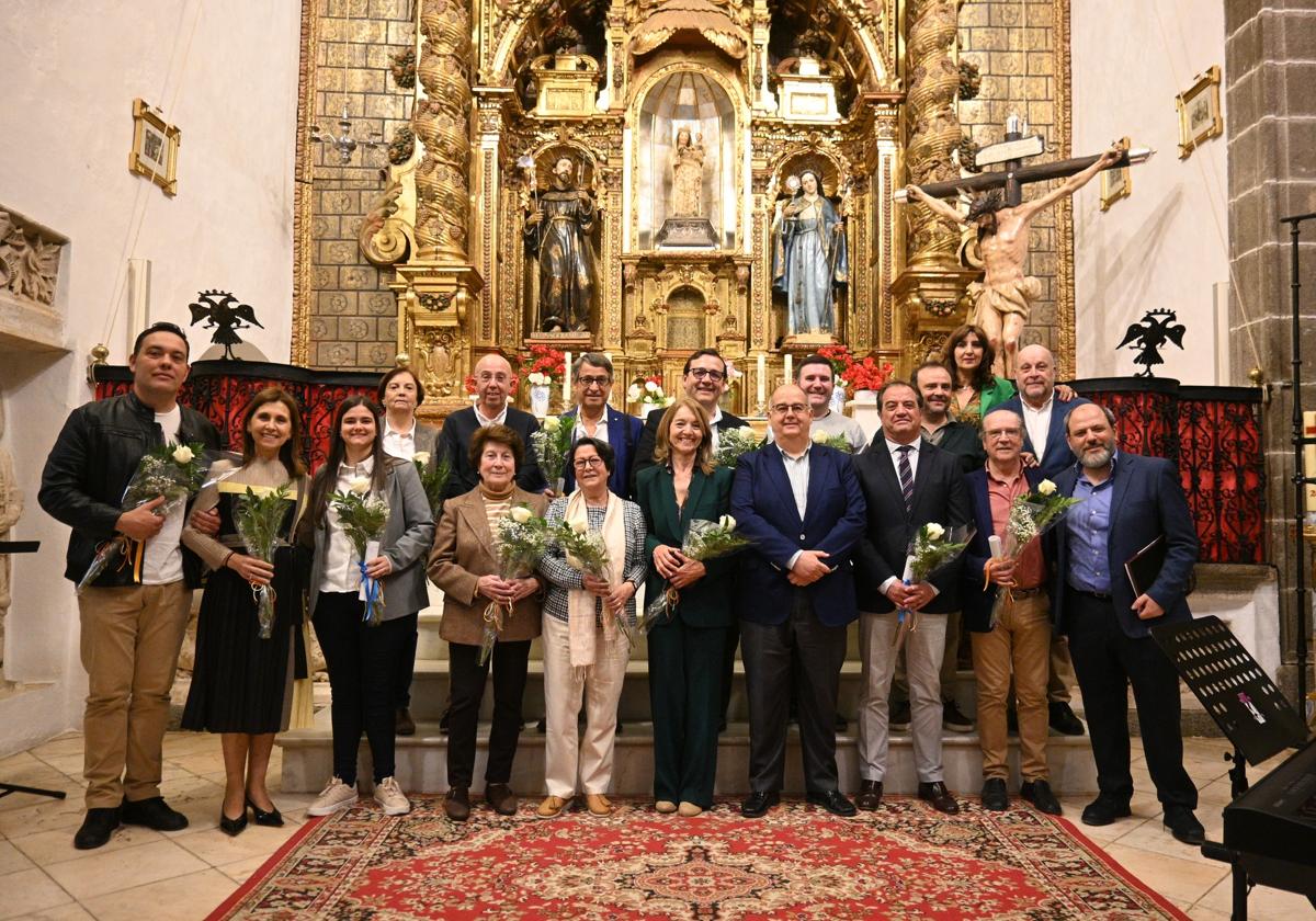 Entrega de reconocmimientos a guías voluntarios y benefactores