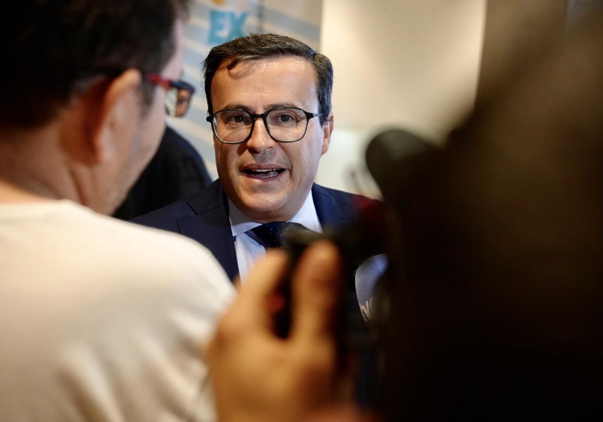 Diputación de Badajoz amenaza con retirar su apoyo al Premio Dulce Chacón si el Ayuntamiento modifica las bases