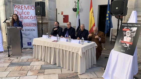 Distintas posturas ante las nuevas bases del Premio Dulce Chacón de Narrativa Española