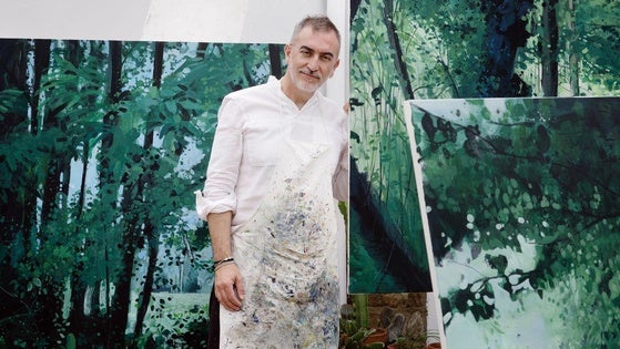 El artista Joaquín Montero expone en Badajoz 'Verdes', inspirado en los bosques gallegos
