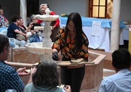 Degustación de quesos a cargo de Fátima Redondo y Remedios Carrasco