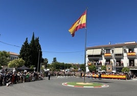 La bandera ondea tras el izado