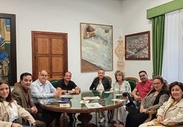 Participantes en la reunión celebrada en el ayuntameiento