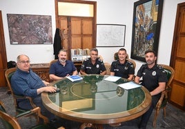 Los nuevos agentes han sido recibidos en el ayuntamiento