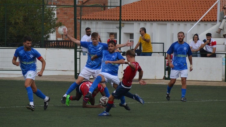 El Zafra gana el derbi frente a La Estrella y refuerza su liderazgo