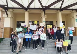 El alumnado a las puertas de uno de los institutos