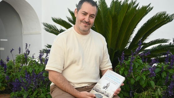 El zafrense José Lanza presentó su libro 'Cazadores de meteoritos' en la biblioteca