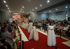 Un momento del desfile de moda infantil
