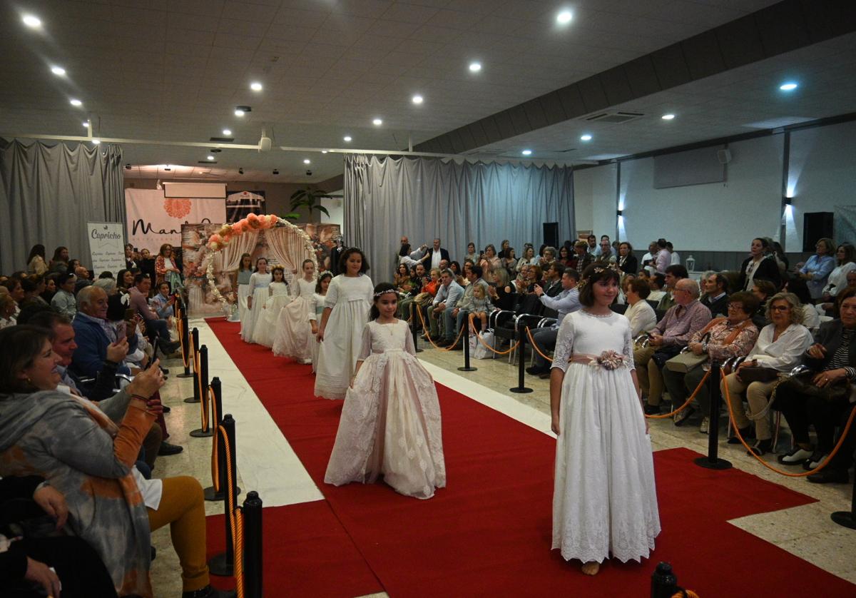 Un momento del desfile de moda infantil
