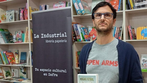 El escritor Gabino Sánchez Llamazares presentó 'Hogar fútbol', su nuevo libro