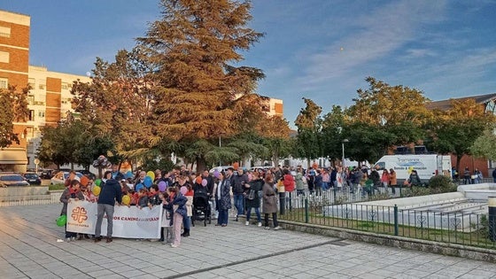 Jóvenes y catequistas de la Comunidad Parroquial marchan a favor de Cáritas