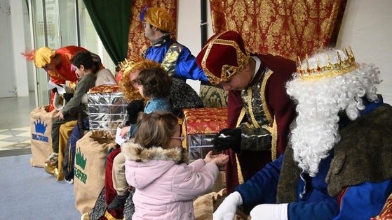 Los más pequeños entregaron sus cartas y deseos a los Reyes Magos