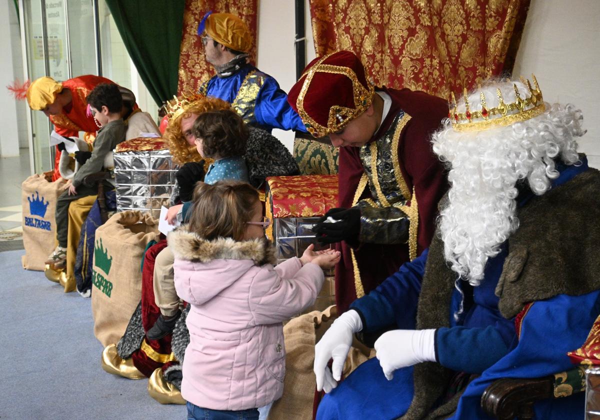 Entrega de cartas a los Reyes