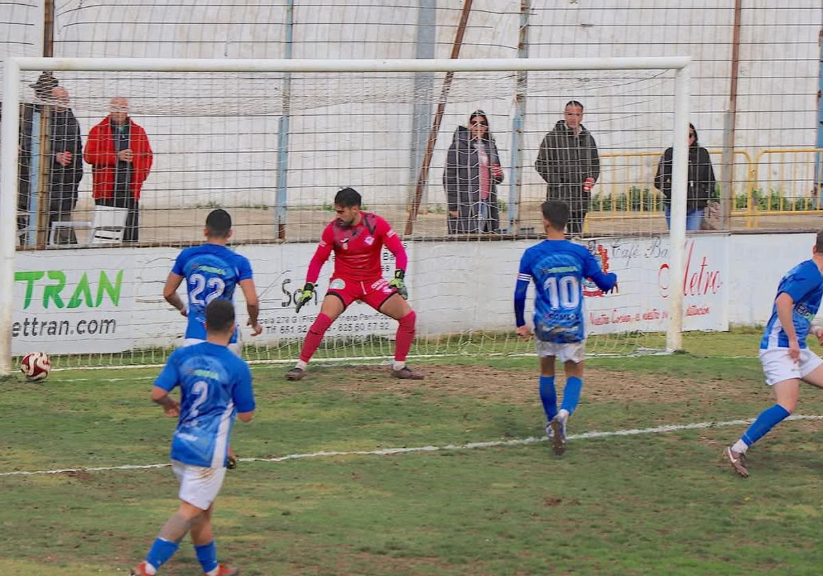 Un momento del partido ante el CP Oliva