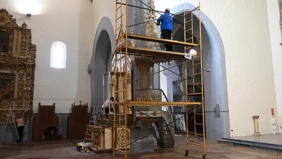 Unos 25 voluntarios acondicionan la Iglesia del Rosario y su centro parroquial