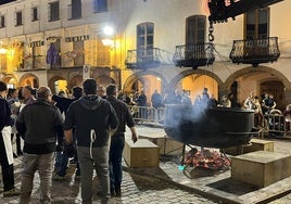 Gran caldero de migas en la Plaza Grande