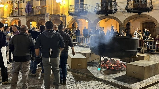 Migas y sardinas para despedir el Carnaval en la Plaza Grande