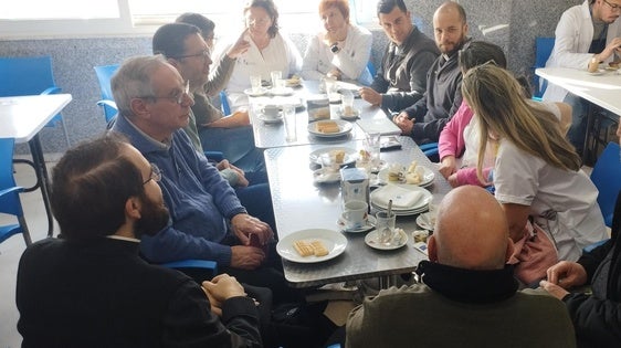 Sacerdotes de la zona animan a implementar en el hospital un programa de voluntariado de acompañamiento