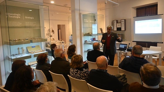 El doctor José Enrique Campillo habló 'La hipótesis de los cerebros'