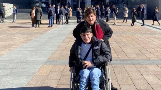 Javier Vidal viajó a Bruselas junto con sus compañeros de clase gracias a Minusbarros/Reciex